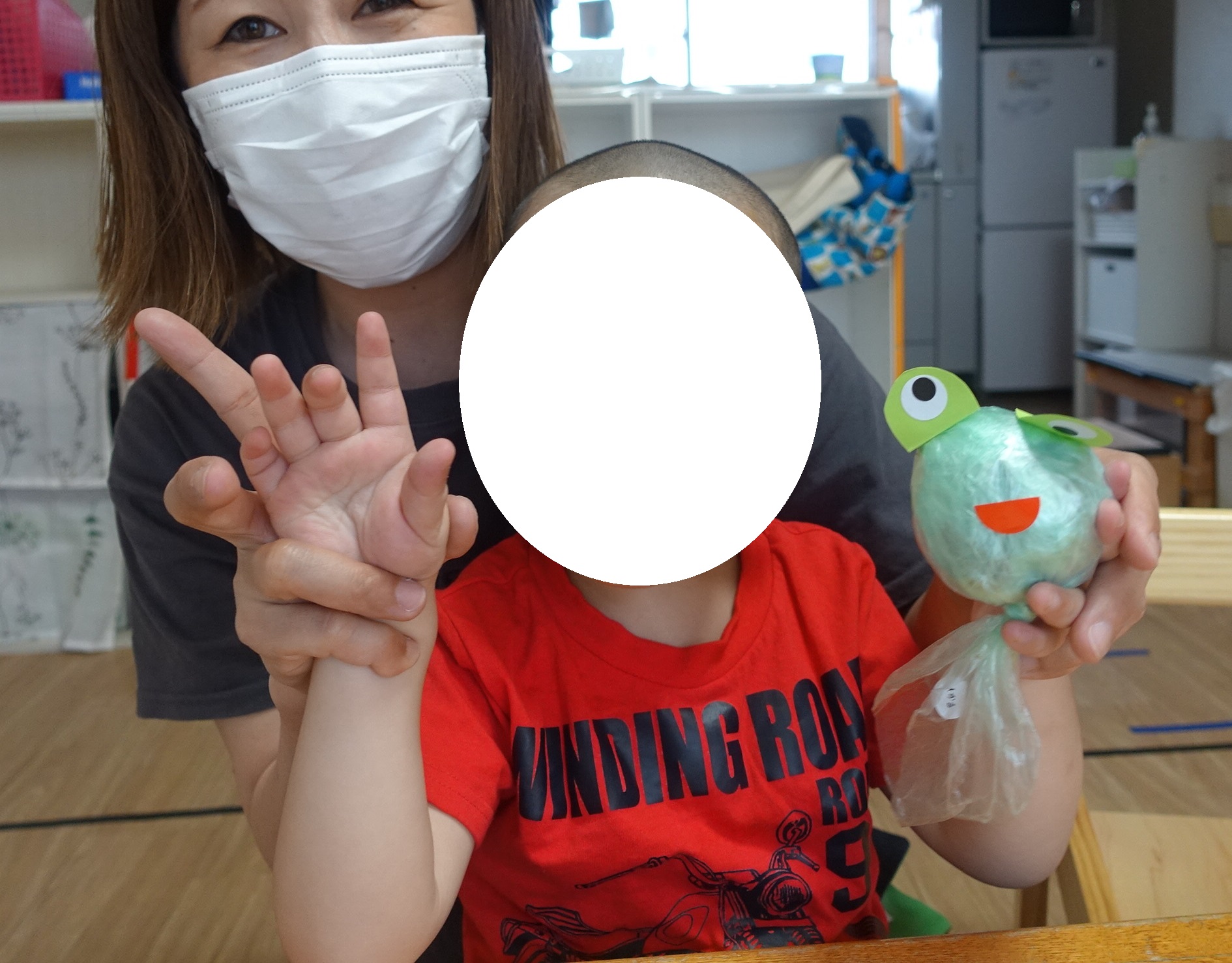 ここあーる:壁面製作「かえる🐸」