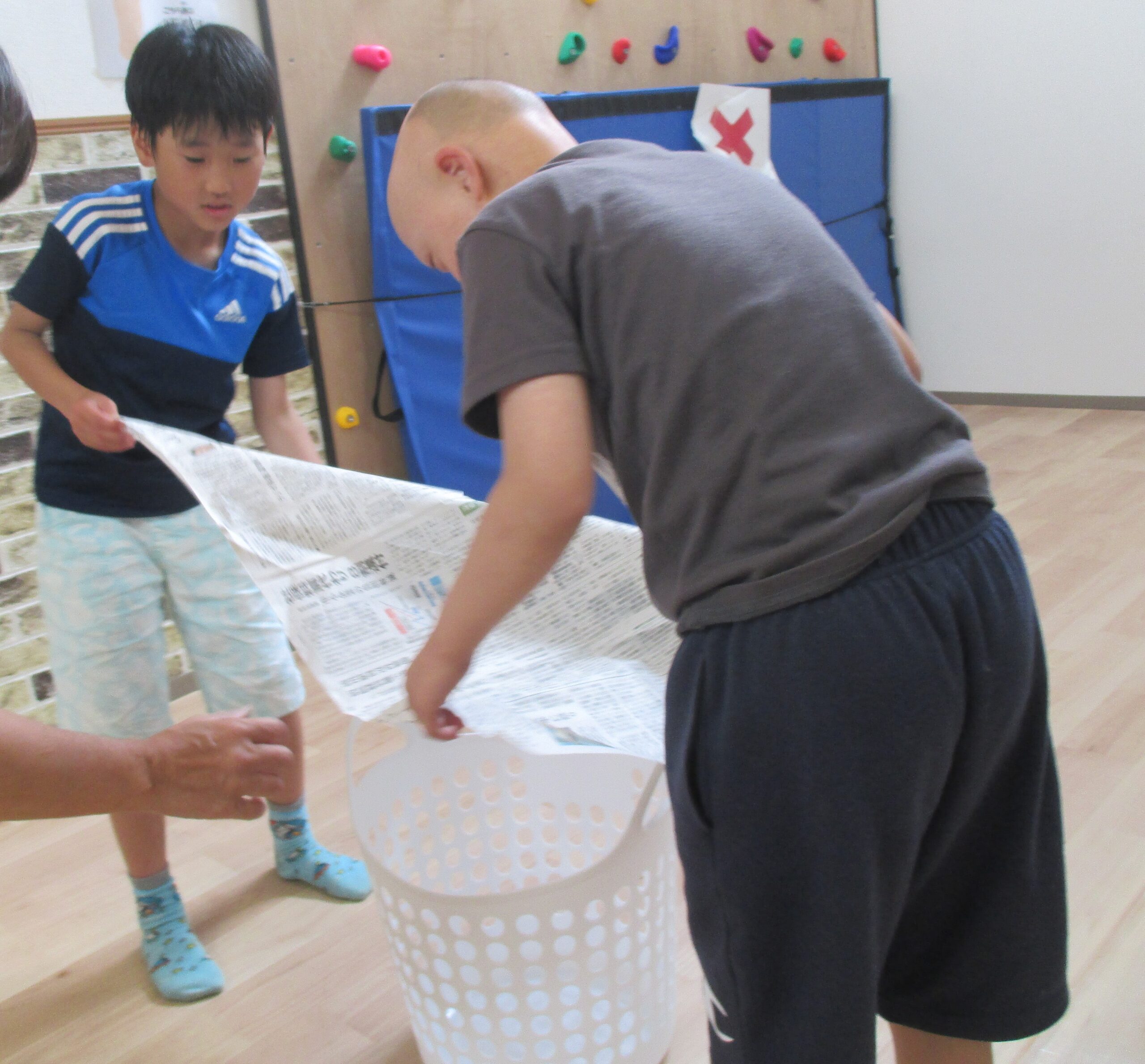 そえる　新聞ボール運び