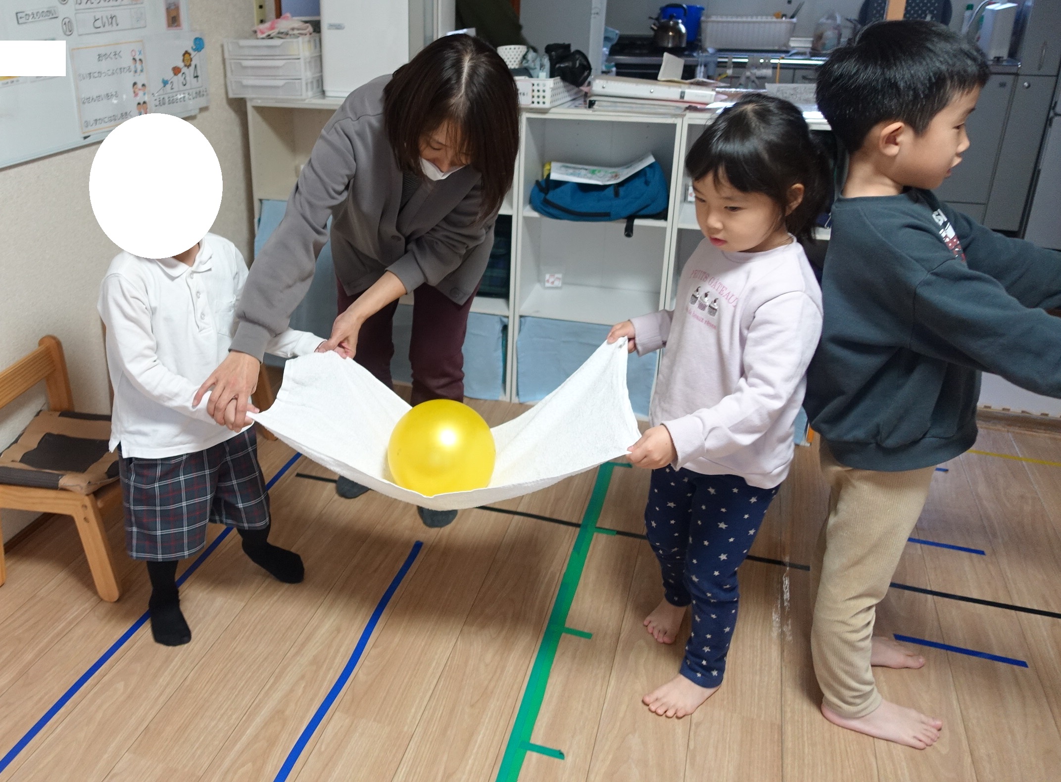 ここあーる：運動「タオルボール運び」🎵