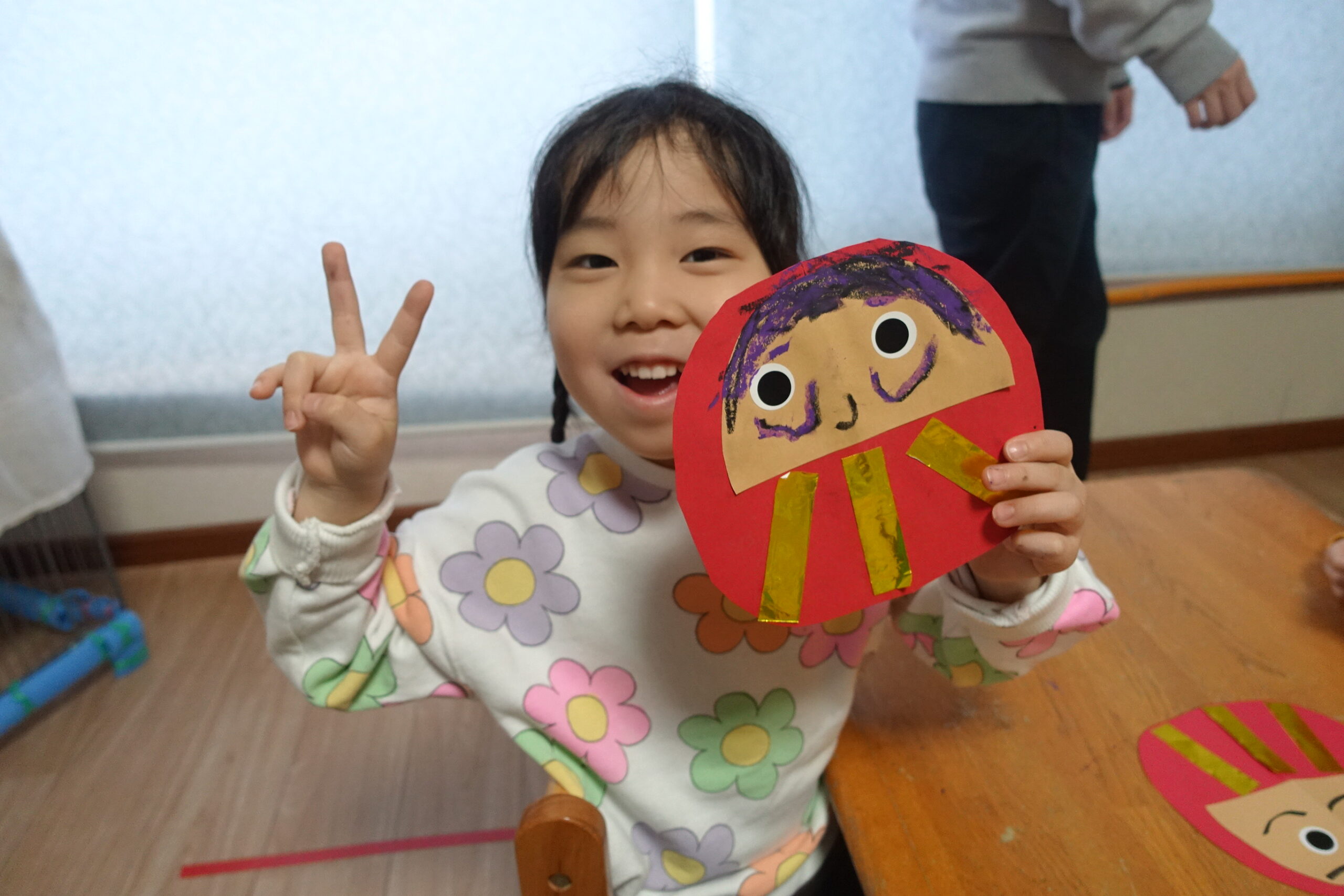 ここあーる：壁面製作「だるま」