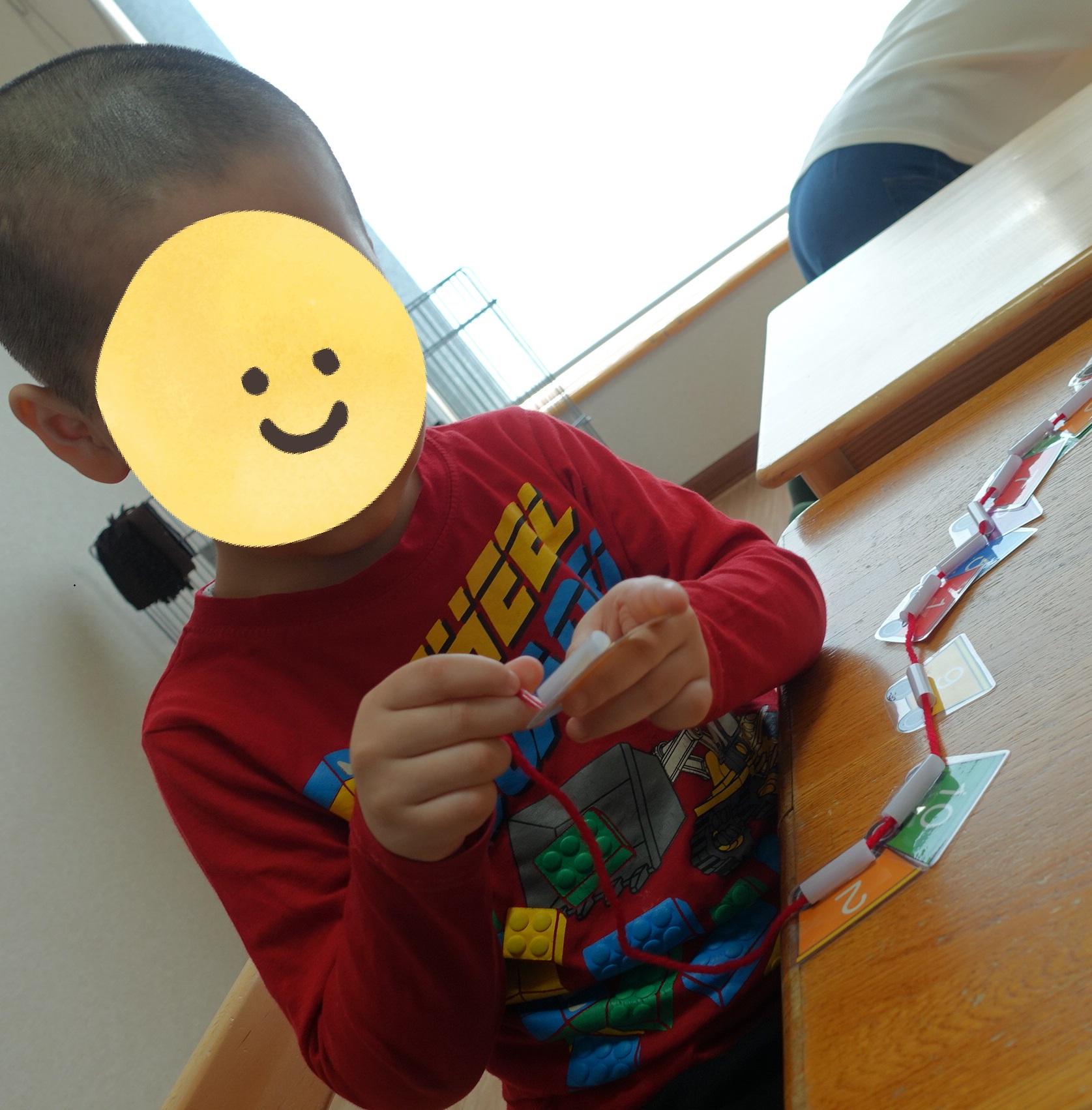 ぺんぎんくらす🐧「指先遊び：糸巻・紐通し」