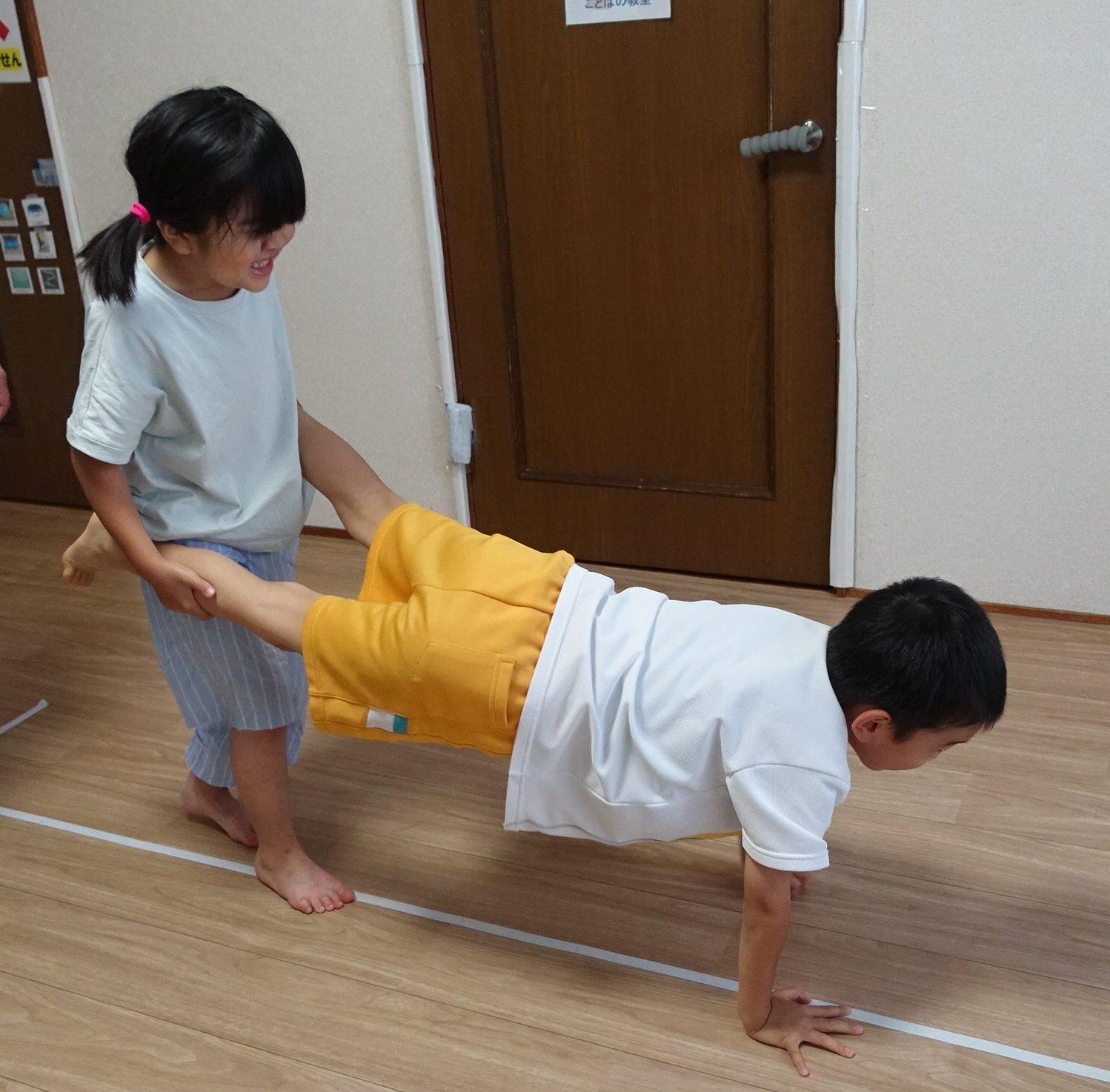 らいおんくらす🦁「運動遊び：手押し車」