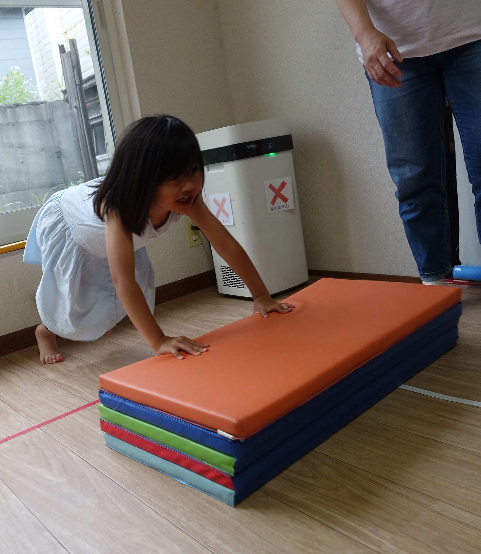 らいおんくらす🦁「運動遊び：マット押し・風船キャッチ」