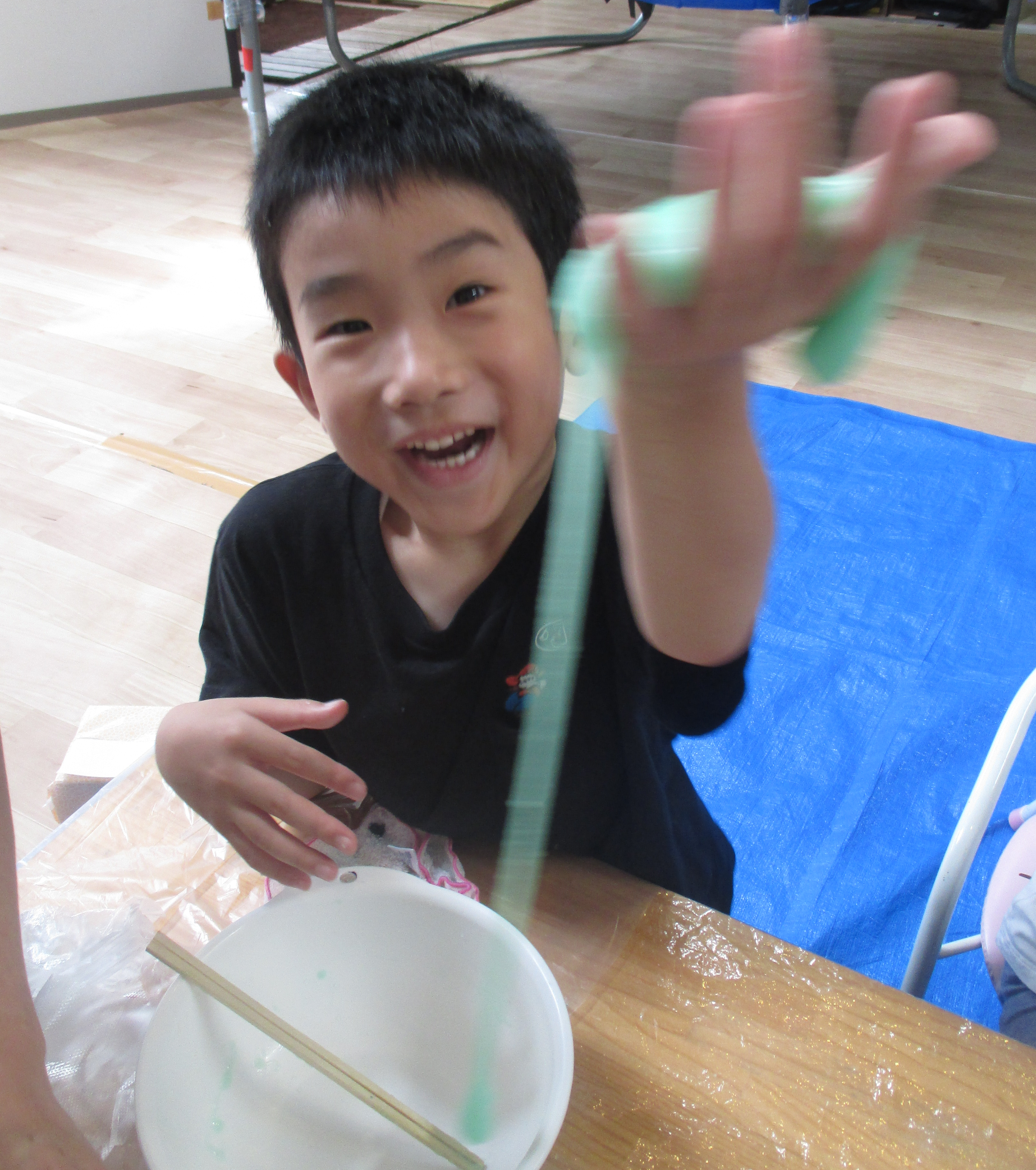 ✨ひんやり気持ちいい！冷たいスライム作り✨